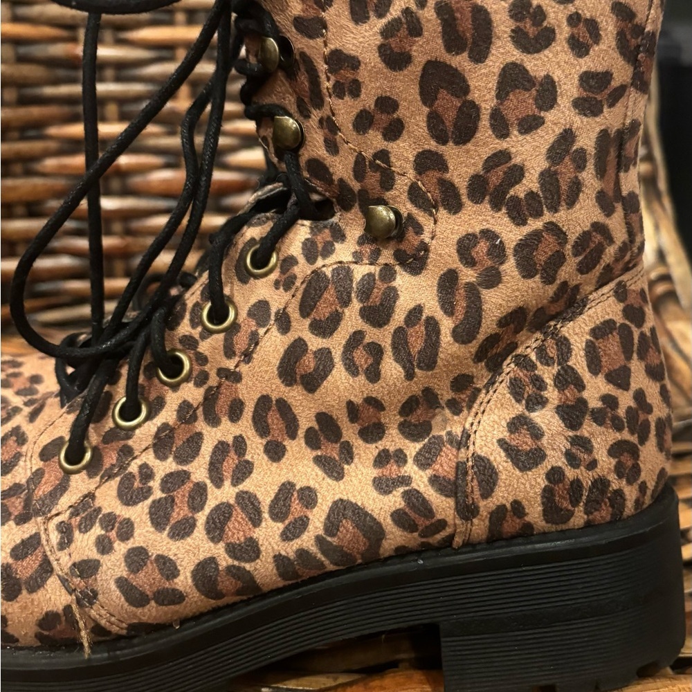 MIA Mika Leopard Print Combat Boots in size 7.5 great condition! - Picture 4 of 12
